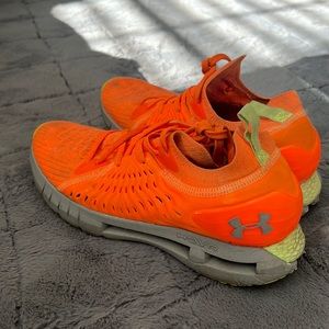 Under Armour WMNS HOVR Phantom RN Night Orange 3023343-800 size 7.5